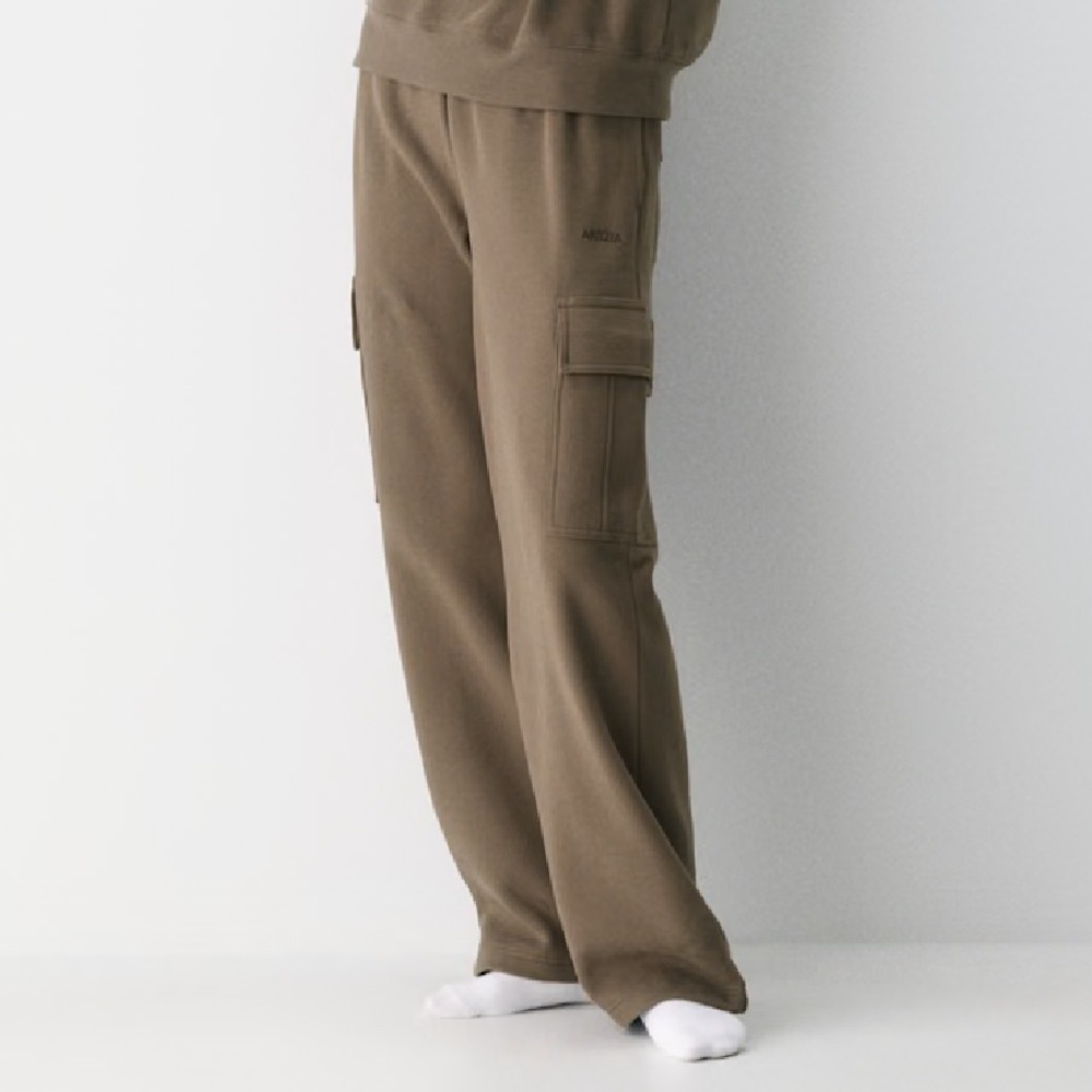 Aritzia Cozy Sweatfleece Mega Cargo Sweatpants Cola Tuape